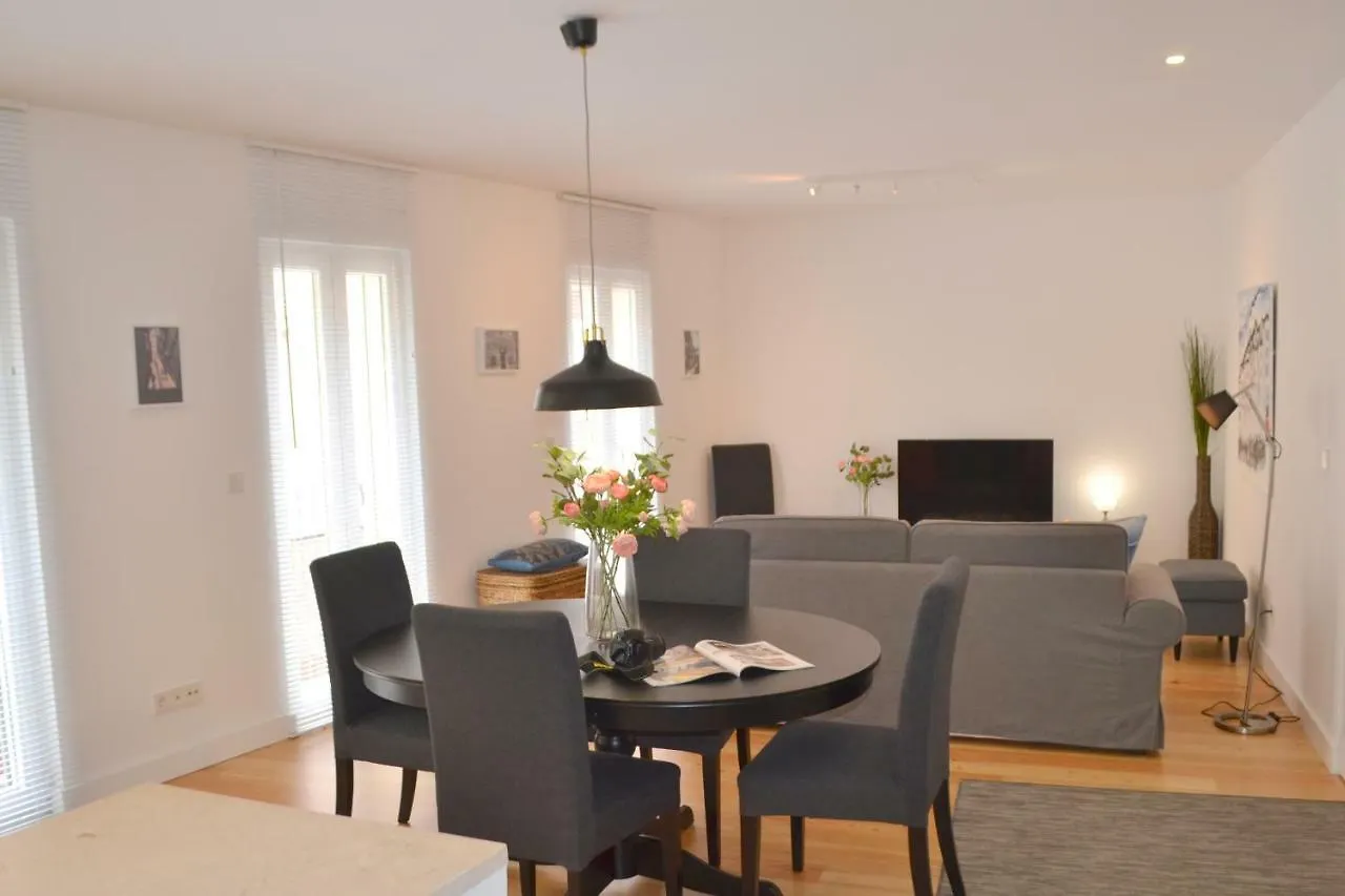 Tp Bombarda 5, Lisbon Deluxe Apartment 0*,
